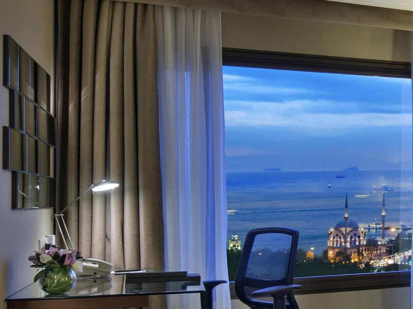 Hilton Parksa Istanbul Hotel 4*,